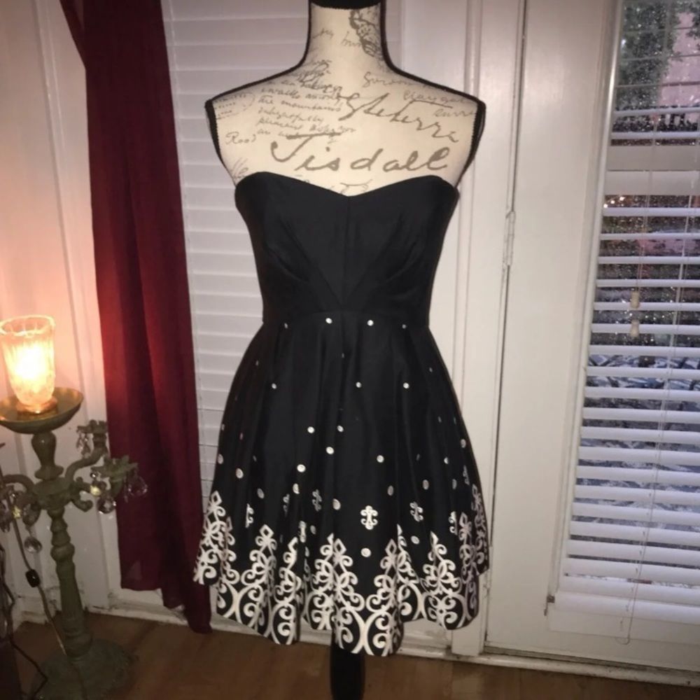 WHITE HOUSE BLACK MARKET DRESS